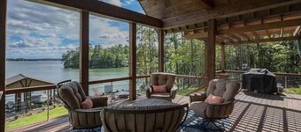 "Amber Skies" Breathtaking-Family, Lake-Front Home