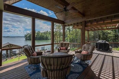 "Amber Skies" Breathtaking-Family, Lake-Front Home