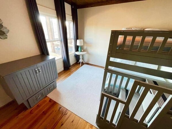 4 bedrooms, desk, iron/ironing board, free WiFi