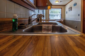 Coffee/tea maker - Waterfront Cabin for up to 8 (Benton)
