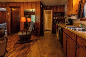 Coffee/tea maker - Waterfront Cabin for up to 6 (Benton)