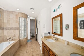 Luxury Apartment, Ocean View | Bathroom - Bella A205  B104  B301 (Puerto Peñasco)