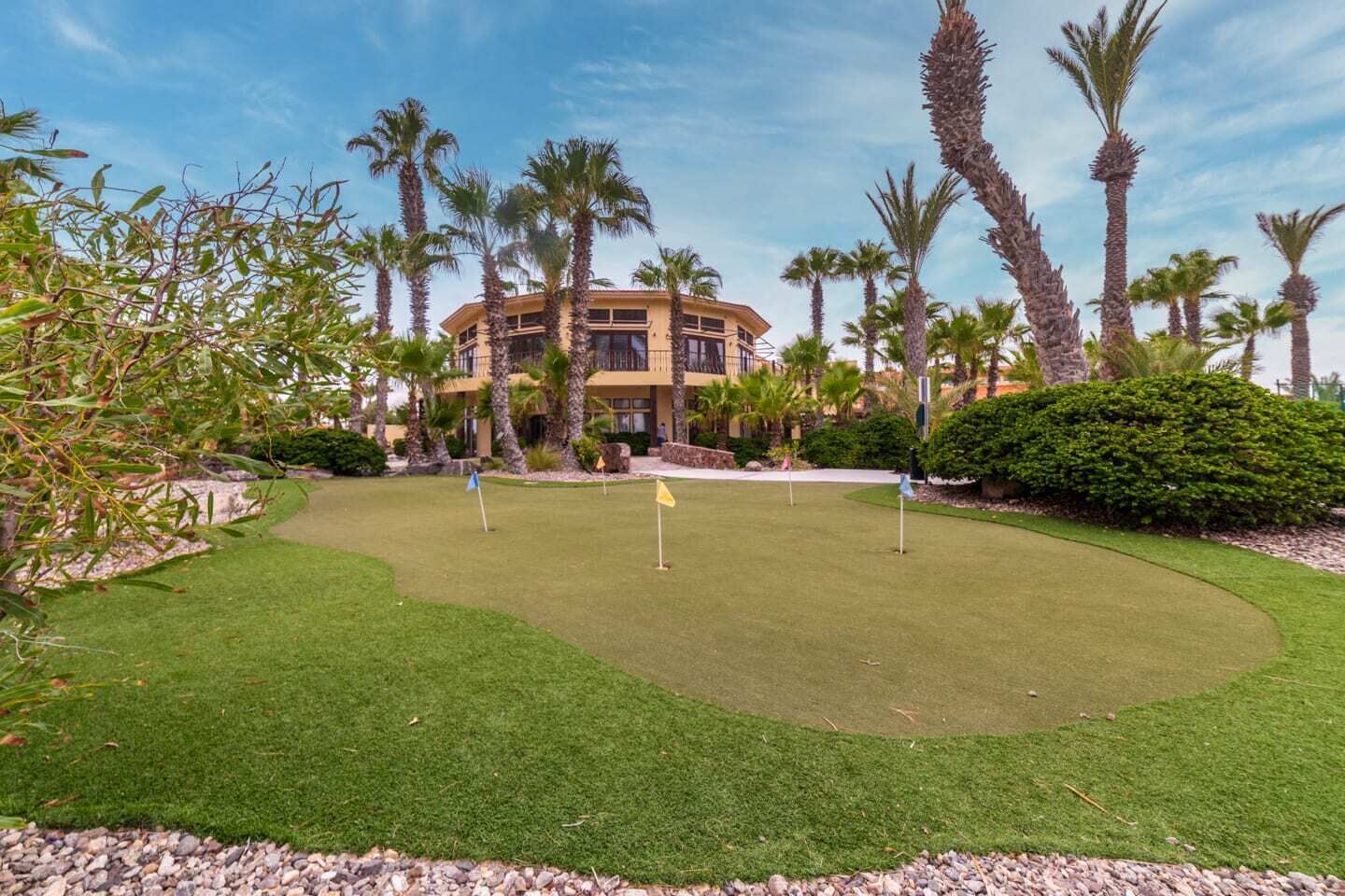 ลักซ์ชัวรี่อพาร์ทเมนท์, วิวชายหาด | กอล์ฟ