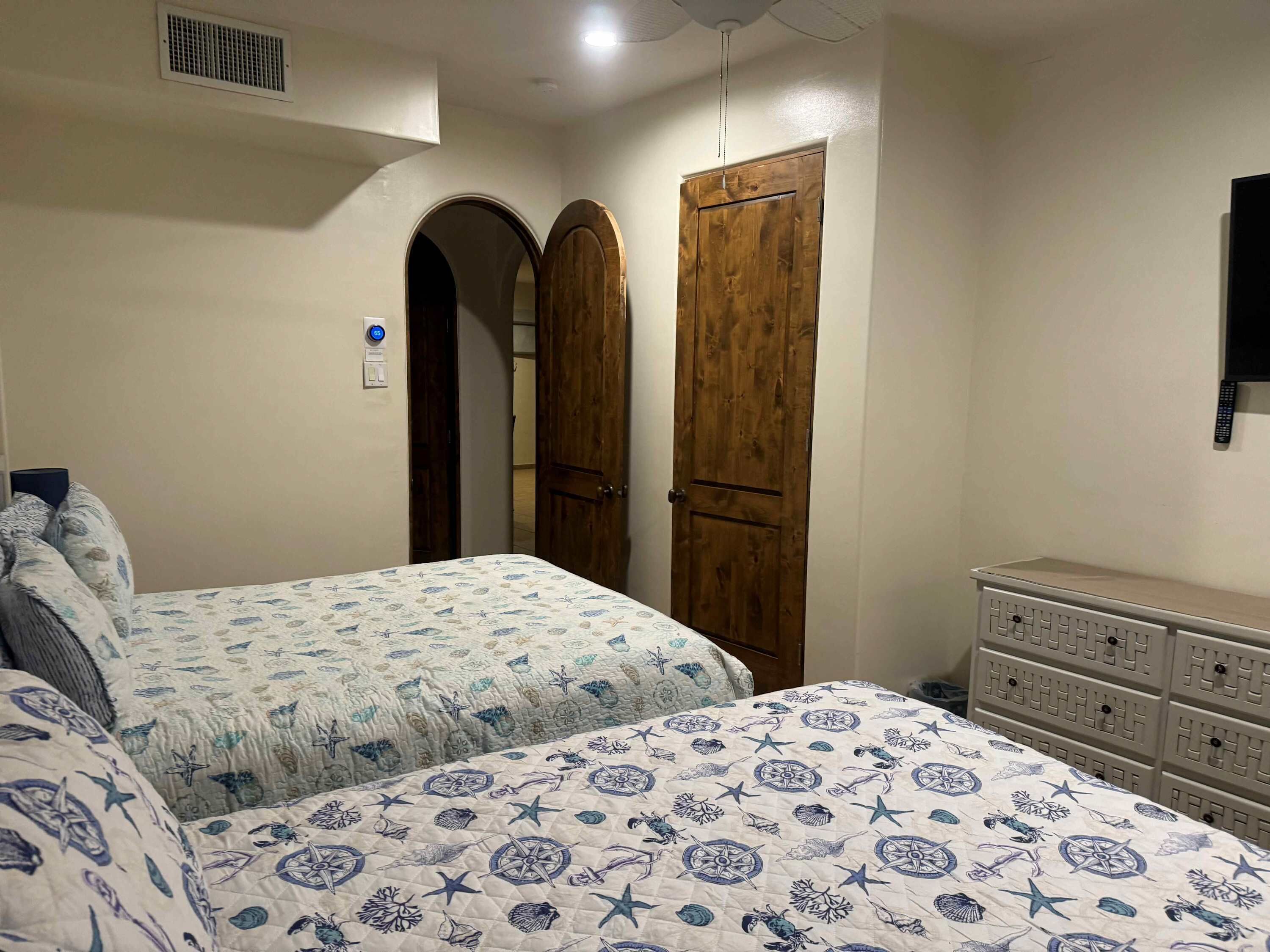 ลักซ์ชัวรี่อพาร์ทเมนท์, วิวชายหาด | ตู้นิรภัยในห้องพัก, ผ้าม่านกันแสง, ห้องเก็บเสียง, เตารีด/โต๊ะรีดผ้า