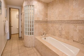Luxury Apartment, Beach View | Bathroom - Bella A205  B104  B301 (Puerto Peñasco)