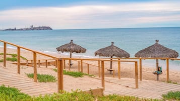 Appartement Luxe, vue plage | Plage | Plage privée, sable blanc, 2 bars de plage