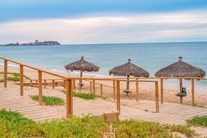 Luxury-Apartment, Strandblick | Strand | Privatstrand, weißer Sandstrand, 2 Strandbars