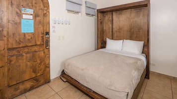 Appartement Luxe, vue plage | Coffres-forts dans les chambres, rideaux occultants