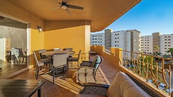 Luxury Apartment, Non Smoking, Ocean View | Outdoor dining