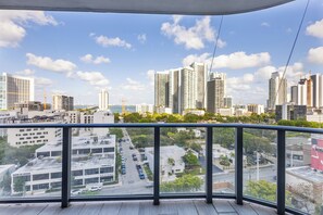 Property grounds - High Rise Condo Water Views Walker's Paradise (Miami)