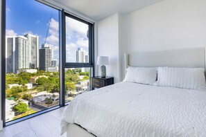 1 bedroom, iron/ironing board, WiFi, bed sheets - High Rise Condo Water Views Walker's Paradise (Miami)