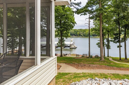 Waterfront Cabin for up to 6