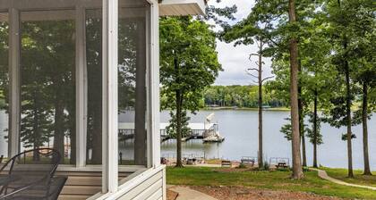 Waterfront Cabin for up to 6