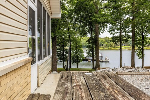 Waterfront Cabin for up to 6