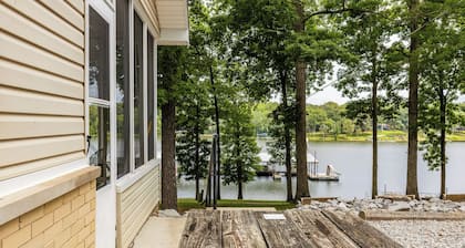 Waterfront Cabin for up to 6