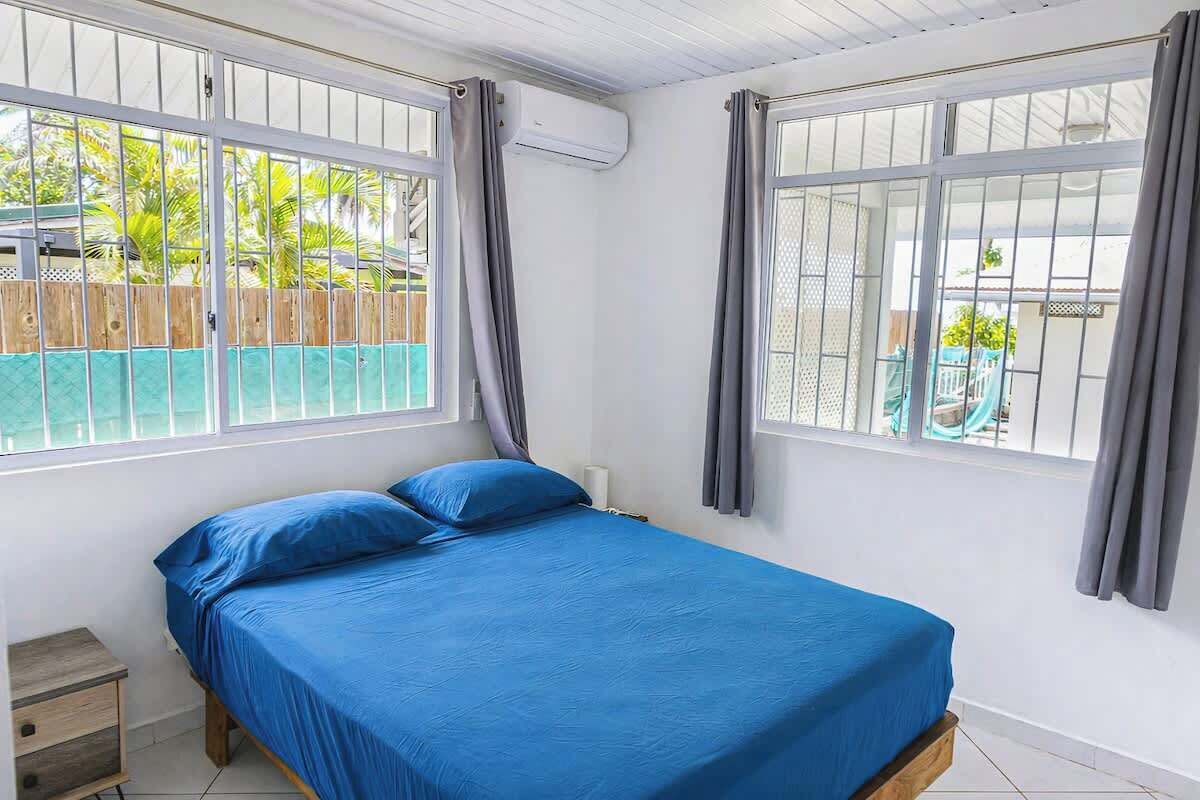 3 quartos, ferros/tábuas de passar roupa, Wi-Fi, roupa de cama