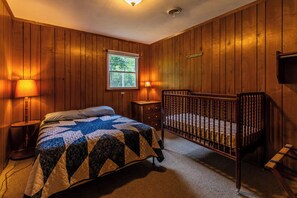 WiFi, bed sheets - Peaceful Cabin on Kentucky Lake (Benton)