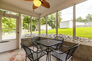 Dining - Peaceful Cabin on Kentucky Lake (Benton)
