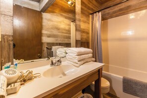 Towels - Peaceful Cabin on Kentucky Lake (Benton)