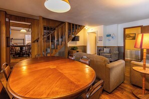 Dining - Spacious Cabin overlooking Kentucky Lake (Benton)