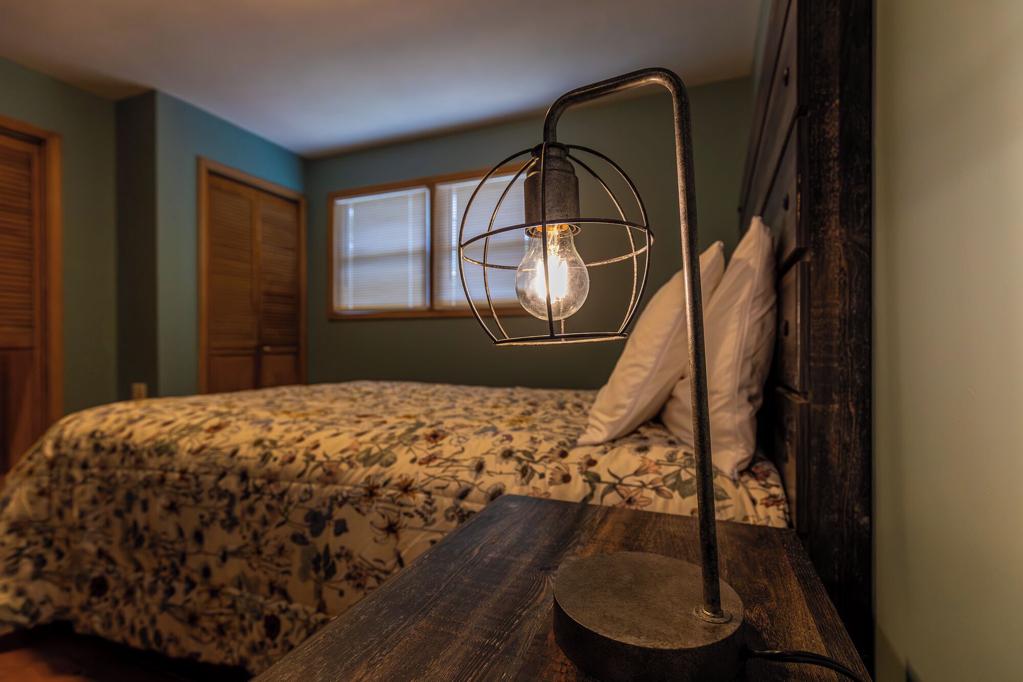 5 bedrooms, WiFi, bed sheets