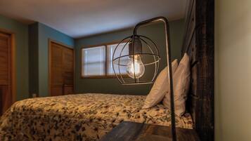 5 bedrooms, WiFi, bed sheets