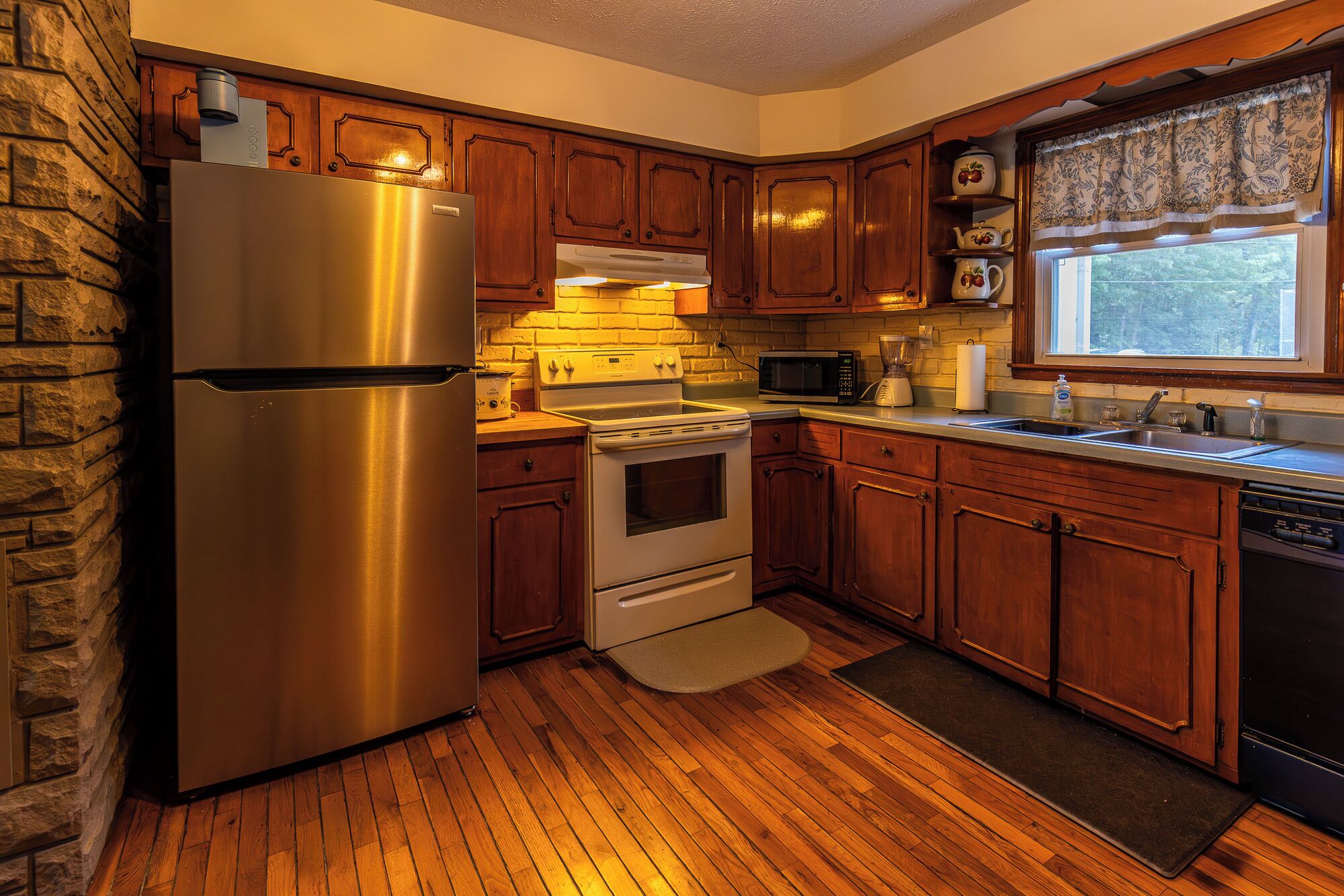 Réfrigérateur, micro-ondes, four, lave-vaisselle