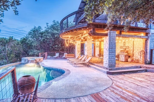 Hill Country Retreat•Hot Tub, Weddings, Sleeps 14!