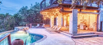 Hill Country Retreat•Hot Tub, Weddings, Sleeps 14!