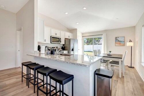 Cozy Beach Retreat • Sleeps 10 + Pets!