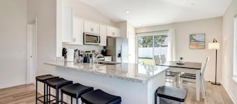 Cozy Beach Retreat • Sleeps 10 + Pets!