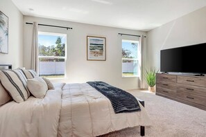 3 bedrooms, desk, iron/ironing board, travel cot - Cozy Beach Retreat • Sleeps 10 + Pets! (Palm Coast)