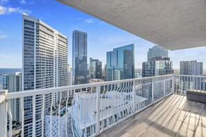 Property grounds - Luxurious private unit with parking (Miami)