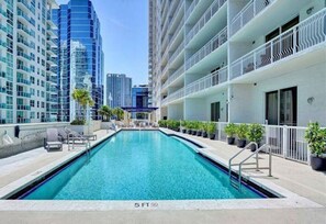 Pool - Luxurious private unit with parking (Miami)