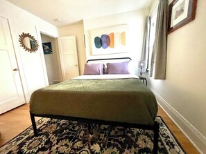 2 slaapkamers, een strijkplank/strijkijzer, reisbedje, wifi