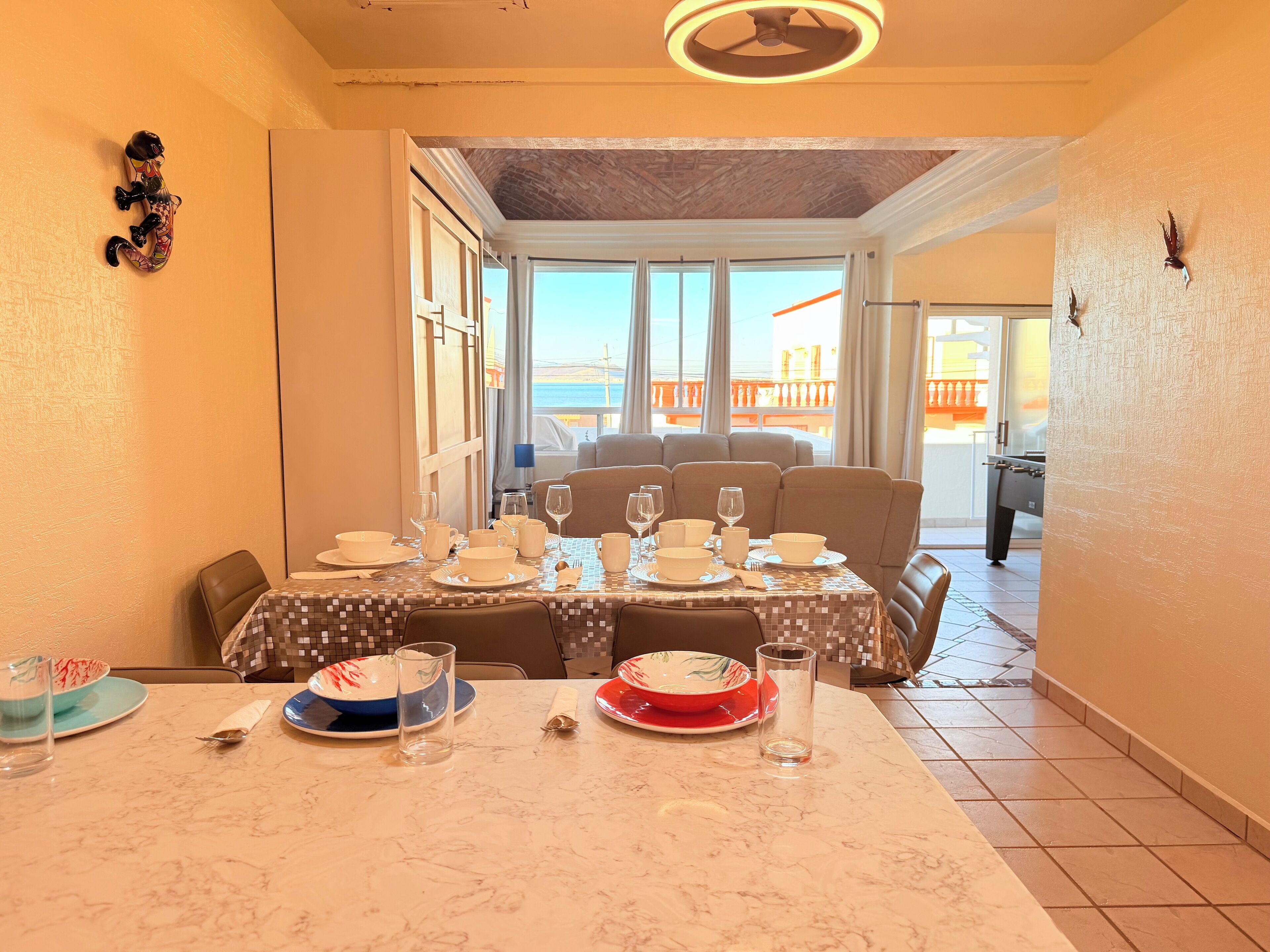 Casa familiar, vista a la playa | Restaurantes