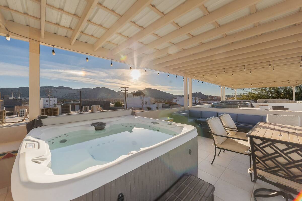 Family House, Sea View