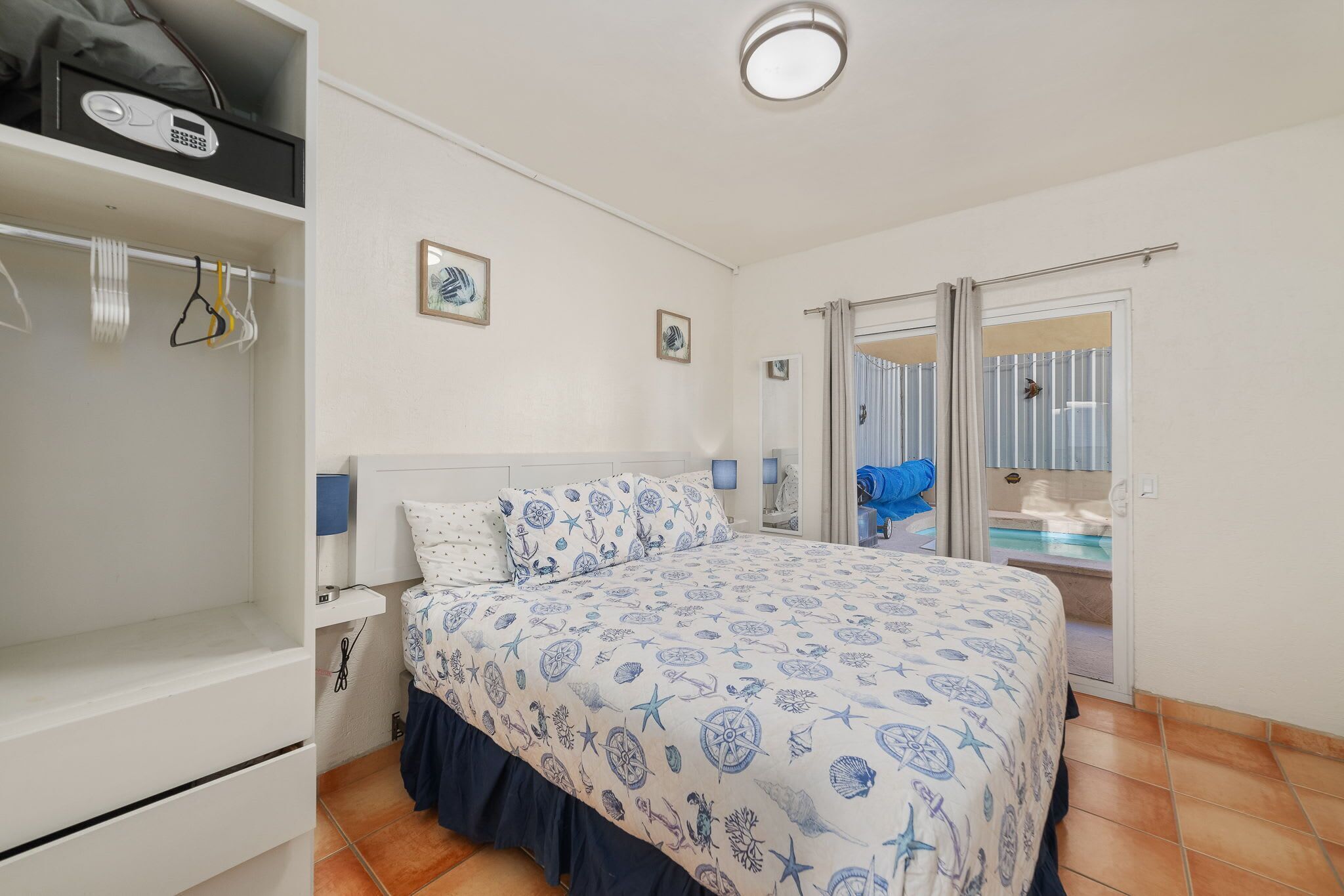 Casa família, vista para o mar | Cofres nos quartos, cortinas blackout, quartos à prova de som