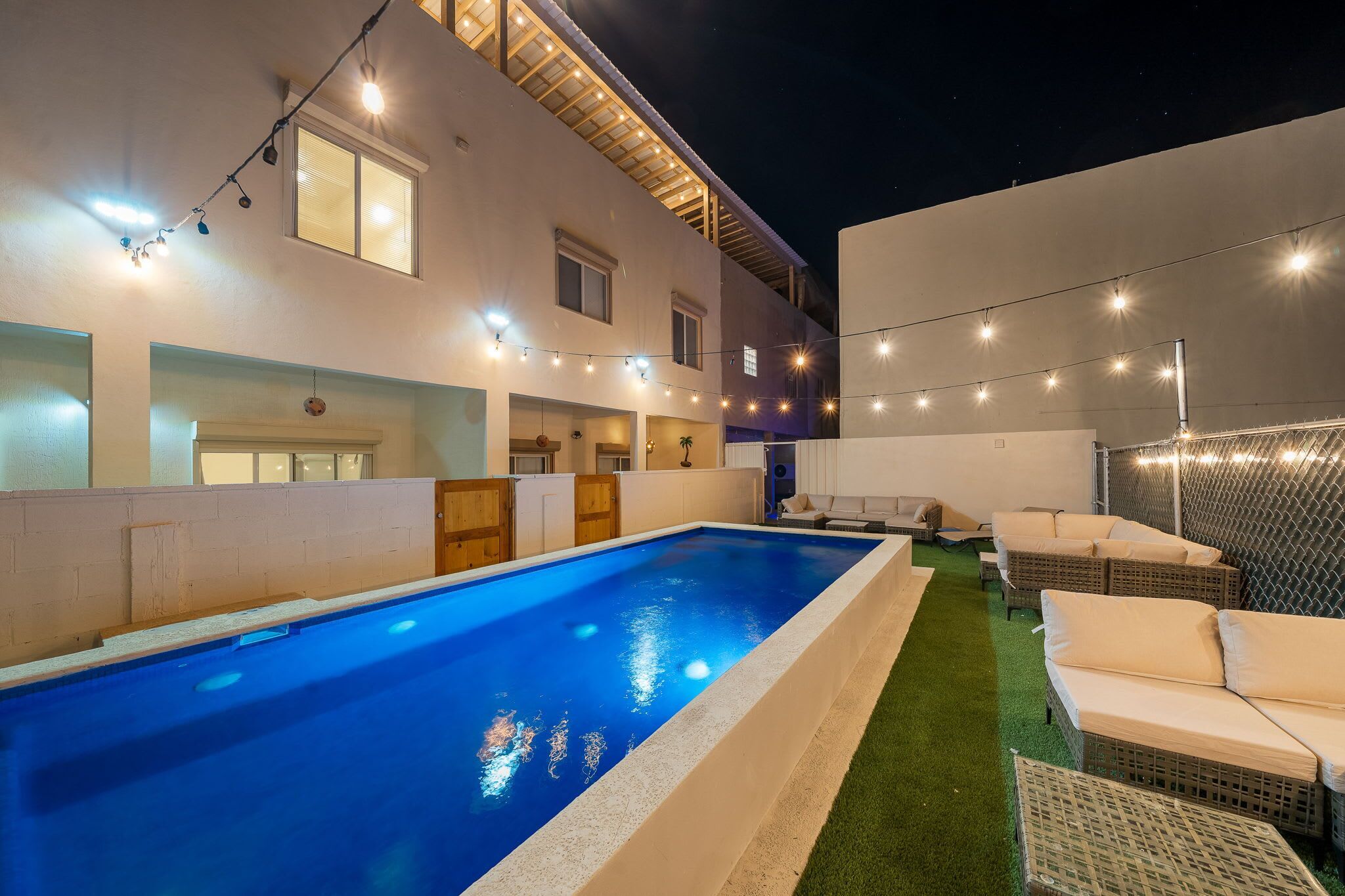 Casa familiar, vista a la bahía | Alberca | Alberca al aire libre 