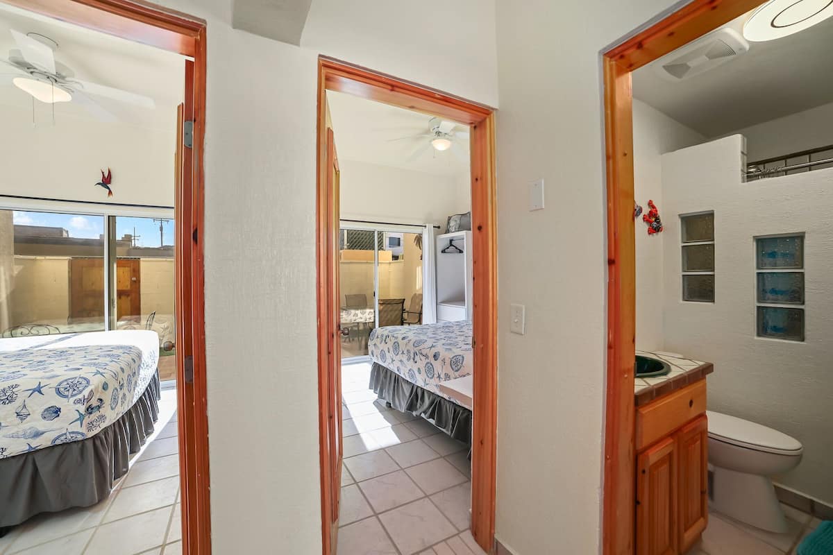 Caja de seguridad en la habitación y cortinas blackout