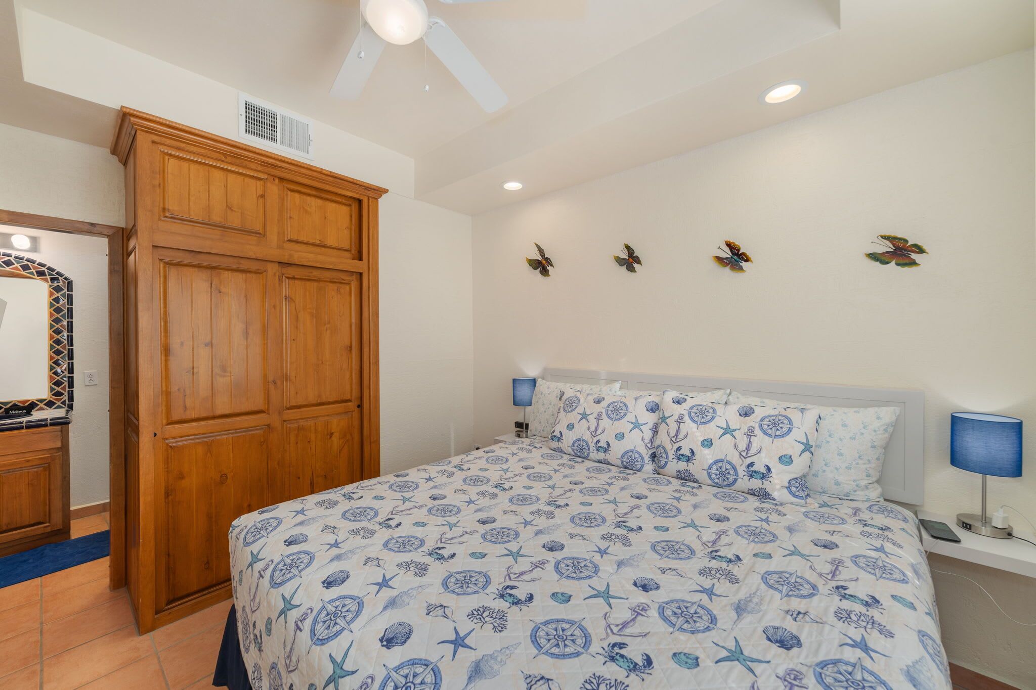 Casa familiar, vista a la bahía | Caja de seguridad en la habitación, cortinas blackout y insonorización 