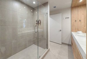 Shower, hair dryer, shampoo - MIA Worldcenter Premium 1BR,Balcony & Rooftop Pool (Miami)
