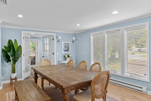 Dining - Elegant retreat, 10 min. from Newport & Narragansett, game room & huge deck! (Jamestown)