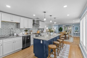 Microondas, horno, parrilla de estufa y lavavajillas 