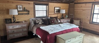 Cozy 2 bedroom cabin on lovely Bear Creek HaleyvilleAl