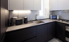 Réfrigérateur, micro-ondes, four, lave-vaisselle