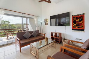 Smart TV - Hacienda Iguana 3BR Golf & Pool View Condo (Tola)