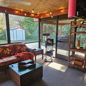 TV - Tranquil 2-bedroom house with AC in Fort Pierce close to beaches and downtown. (Fort Pierce)