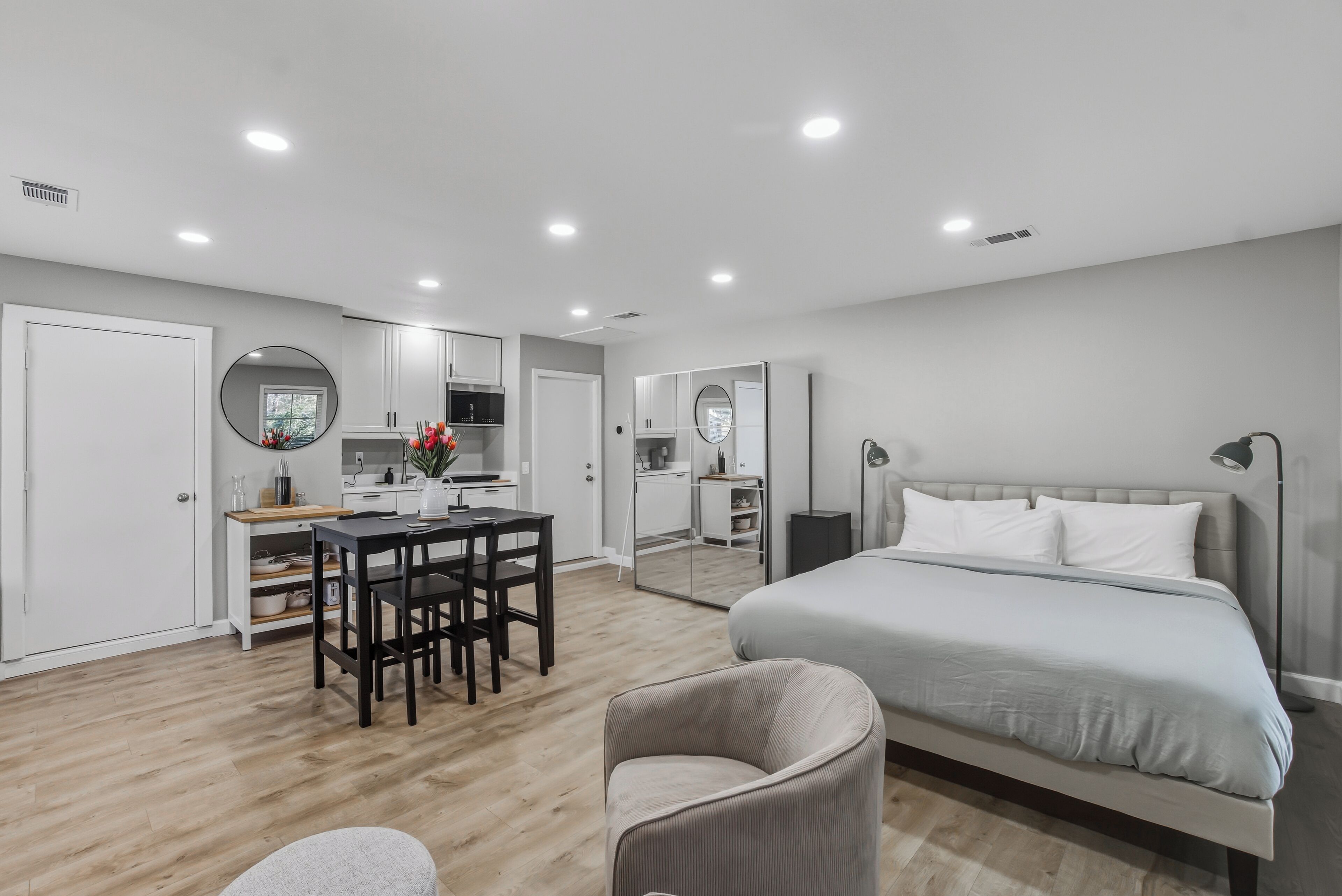 1 bedroom, internet, bed sheets