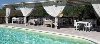 Intero Agriturismo con piscina in Maremma : ideale per famiglie e gruppi .